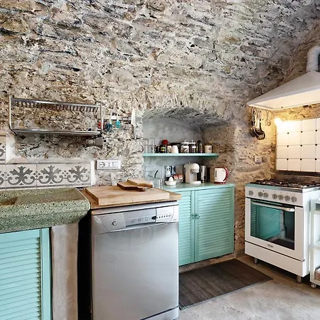 Cactus House * Специя